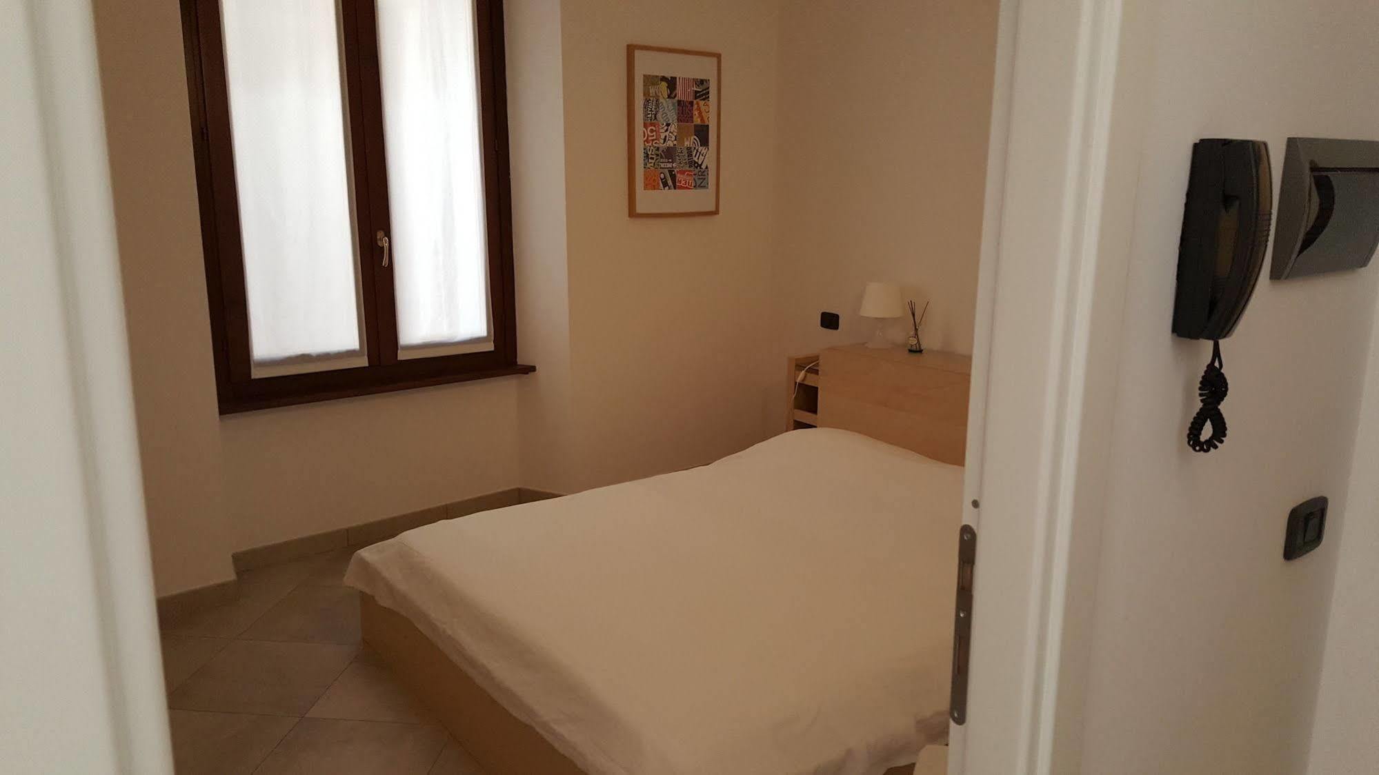 Aparthotel All'Orologio Peschiera del Garda Buitenkant foto